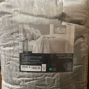 Brand New Hudson Park Collection Pale Silver Rippled Texture King Coverlet